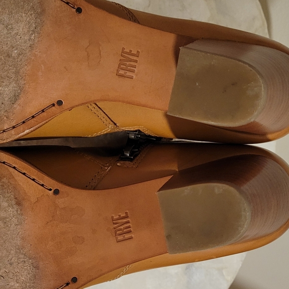 Frye Jennifer Leather  Cognac Bootie size 9 - Picture 5 of 10